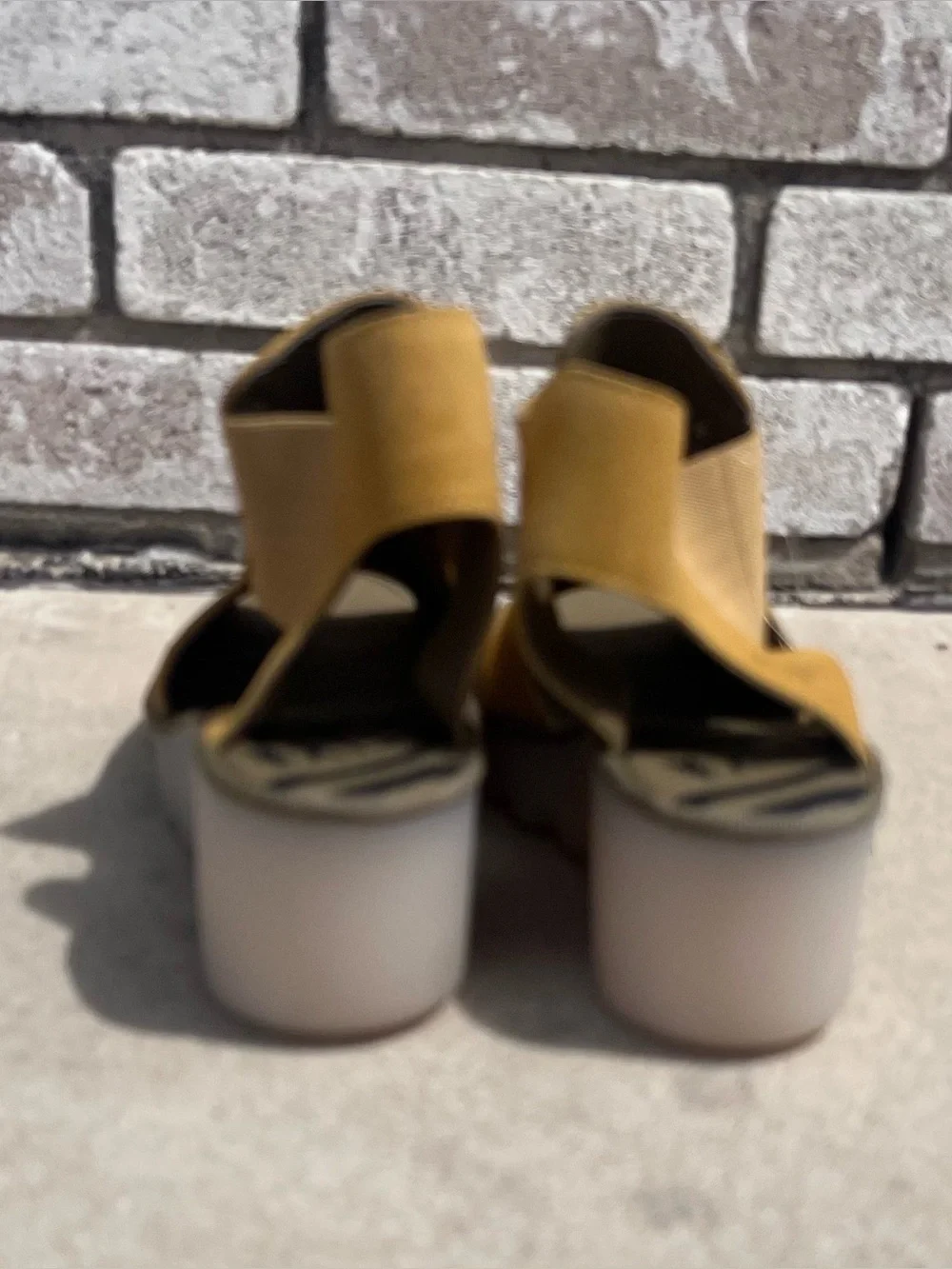 Fly London Yall Cupido
Perforated Peep Toe Cut Out Wedge Heel 39/ 8.5 Yellow NWT - Picture 6 of 9